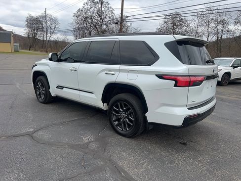 Used 2023 Toyota Sequoia Platinum image 7
