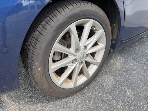 Used 2014 Toyota Prius V Five FWD image 4