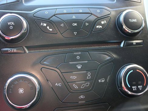 Used 2014 Ford Fusion SE w/ Equipment Group 202A FWD image 31