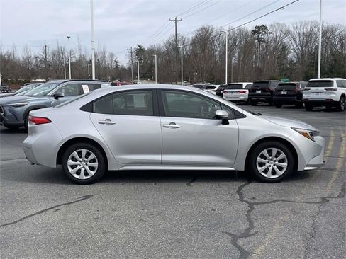 Used 2025 Toyota Corolla LE image 6