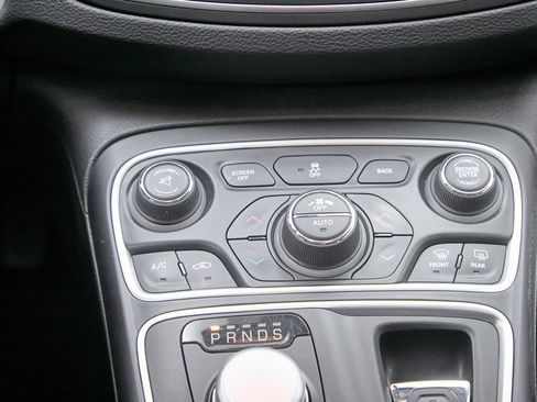 Used 2015 Chrysler 200 C w/ Navigation & Sound Group I image 35