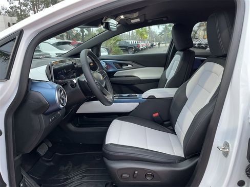 New 2026 Chevrolet Equinox EV LT image 18