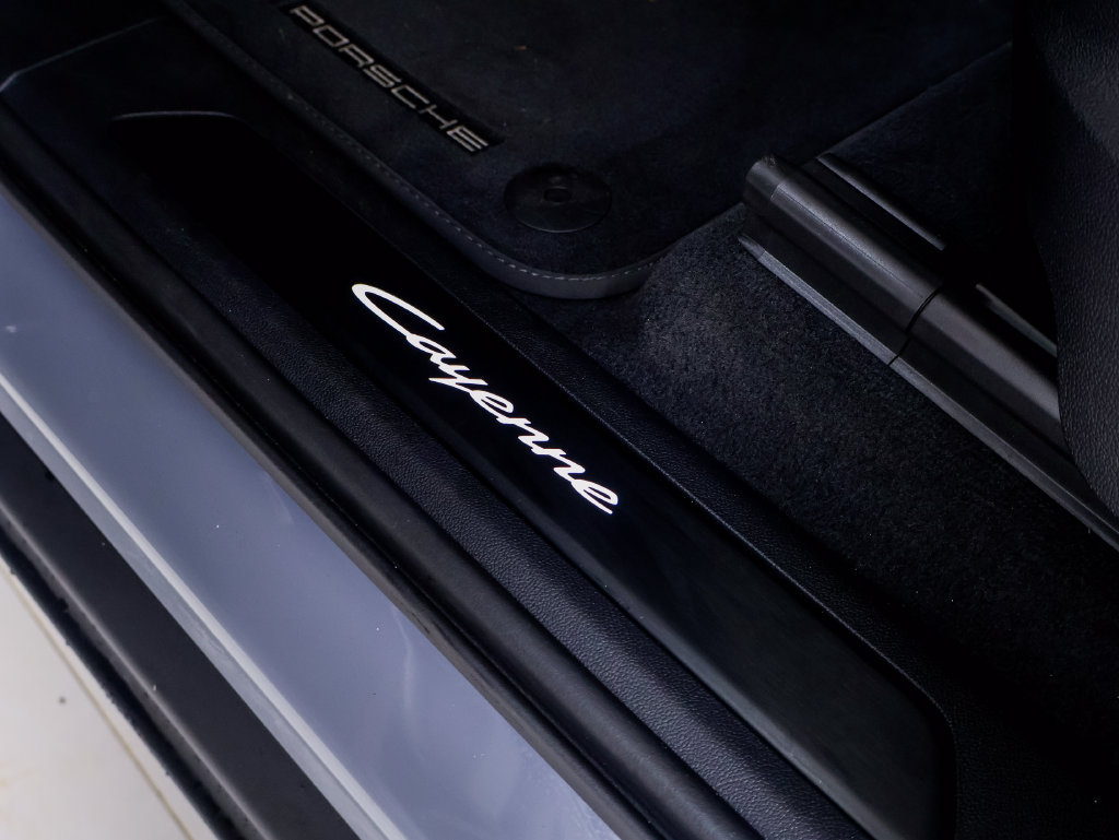 Certified 2026 Porsche Cayenne E-Hybrid Coupe AWD/4WD image 22