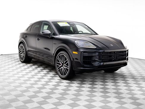 New 2026 Porsche Cayenne Turbo image 6