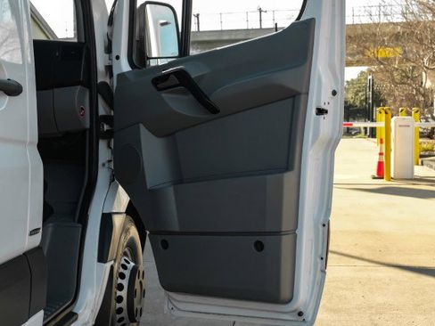 Used 2013 Mercedes-Benz Sprinter 3500 image 28