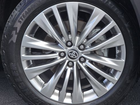 Used 2024 Toyota Highlander Platinum AWD/4WD image 15