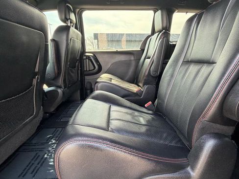 Used 2017 Dodge Grand Caravan GT image 19