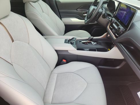 New 2026 Toyota Grand Highlander AWD Hybrid image 13