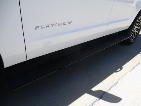 Used 2025 Ford Expedition Max Platinum AWD/4WD image 12