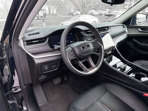 Used 2023 Jeep Grand Cherokee Limited image 9