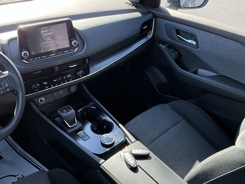 Used 2021 Nissan Rogue SV image 27