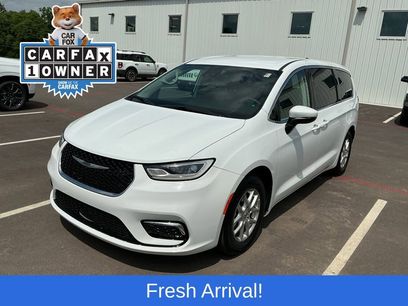 Used 2023 Chrysler Pacifica Touring-L
