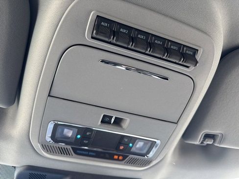 Used 2024 Ford F250 Lariat w/ Chrome Package image 24