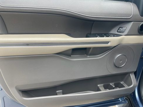 Used 2018 Ford Expedition XLT w/ Equipment Group 202A RWD image 30