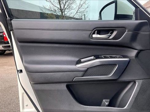 Certified 2024 Nissan Pathfinder SL w/ SL Premium Package image 21