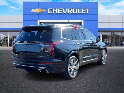 Used 2025 Cadillac XT6 Premium Luxury FWD image 6