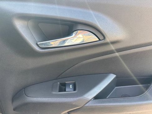 Used 2024 Chevrolet Trax ACTIV w/ Sunroof Package FWD image 30