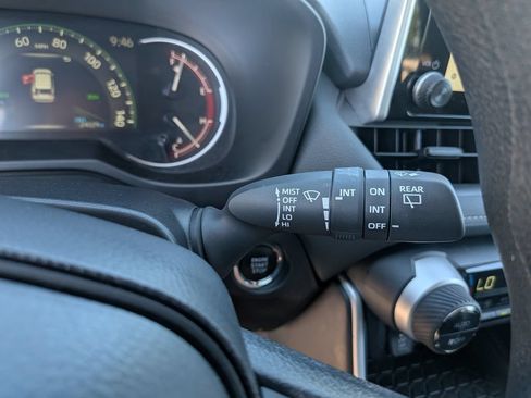 Used 2025 Toyota RAV4 XLE AWD/4WD image 25