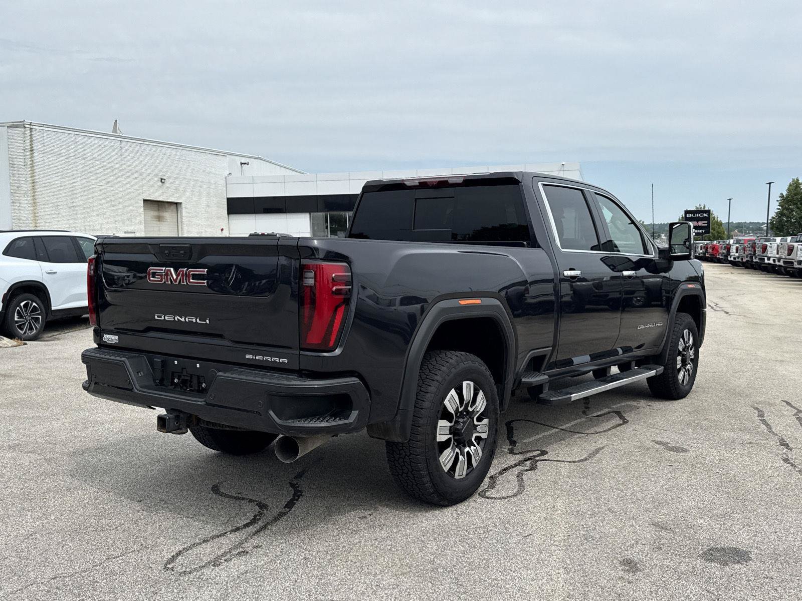 Used 2024 GMC Sierra 2500 Denali w/ Denali Reserve Package AWD/4WD image 11