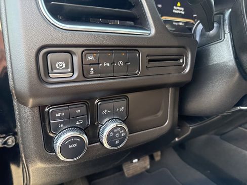 Used 2024 GMC Yukon SLT image 17