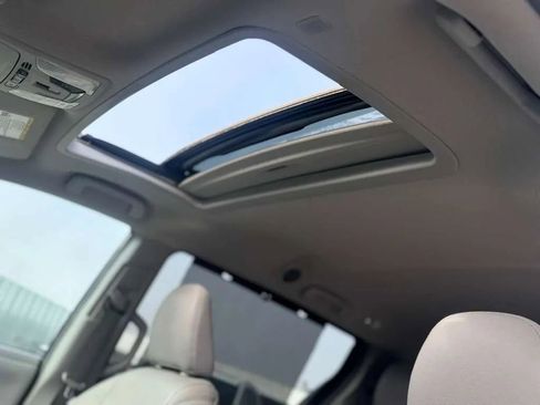 Used 2019 Toyota Sienna XLE w/ XLE Navigation Package FWD image 27