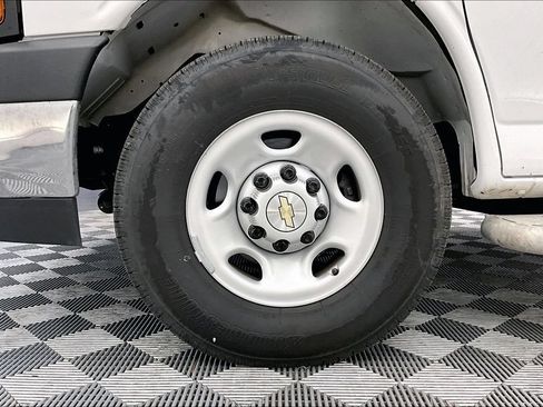 Used 2025 Chevrolet Express 2500 w/ Driver Convenience Package RWD image 8