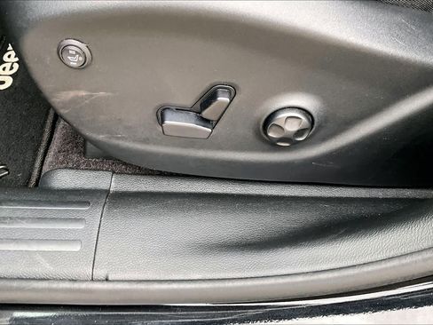 Used 2019 Jeep Cherokee Latitude Plus image 31