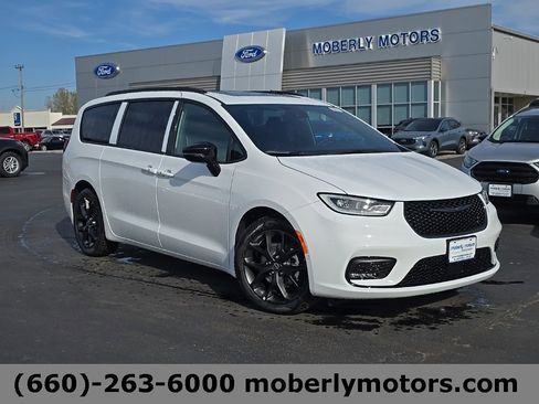 New 2026 Chrysler Pacifica Limited w/ S Appearance Package image 1