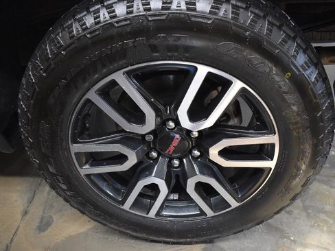 Used 2024 GMC Sierra 1500 AT4 w/ Technology Package image 34