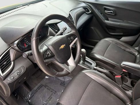 Used 2017 Chevrolet Trax LT w/ LT Convenience Package FWD image 25