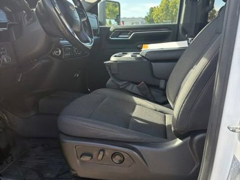 Used 2024 Chevrolet Silverado 2500 LT w/ Convenience Package AWD/4WD image 7