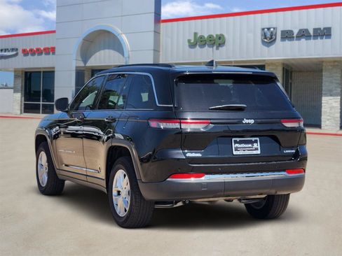 Used 2025 Jeep Grand Cherokee Laredo X RWD image 4