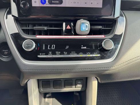 Used 2024 Toyota Corolla Cross AWD Hybrid image 27