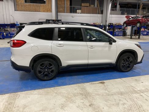 Used 2023 Subaru Ascent Onyx Edition image 8