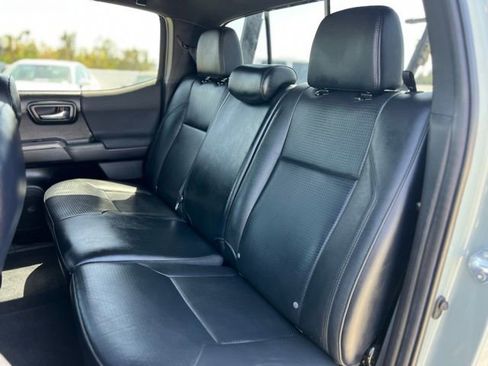 Used 2022 Toyota Tacoma TRD Sport w/ TRD Premium Sport Package AWD/4WD image 20
