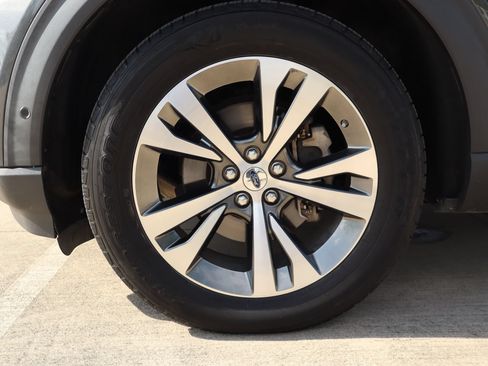 Used 2020 Ford Explorer Platinum w/ Premium Technology Package AWD/4WD image 10