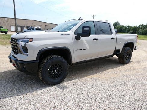 New 2026 Chevrolet Silverado 2500 ZR2 w/ LPO, Dark Essentials Package AWD/4WD image 8