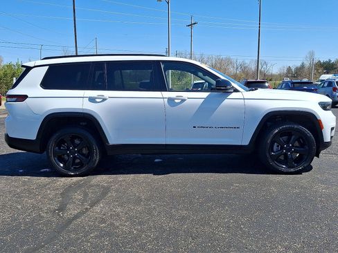 Used 2022 Jeep Grand Cherokee L Laredo AWD/4WD image 26