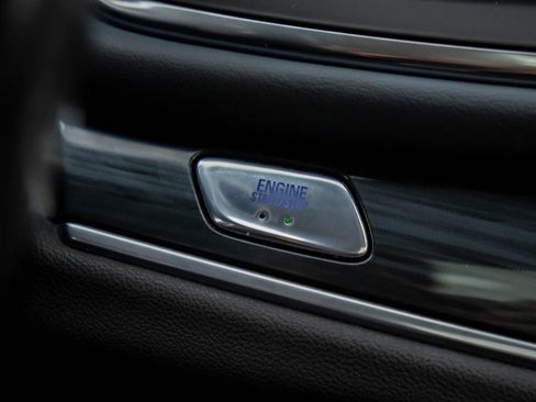 Used 2019 Buick Enclave Essence w/ LPO, Sport Appearance Package image 21