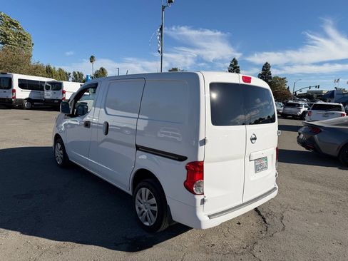 Used 2018 Nissan NV200 SV w/ Navigation Package FWD image 3