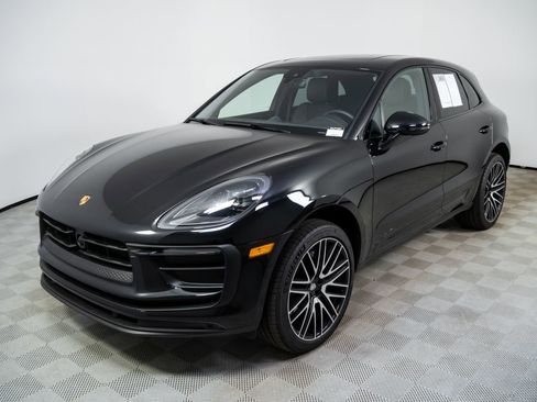 Certified 2025 Porsche Macan image 1