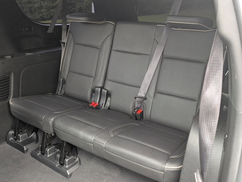 Used 2021 Chevrolet Suburban Premier w/ Premium Package 2 RWD image 19
