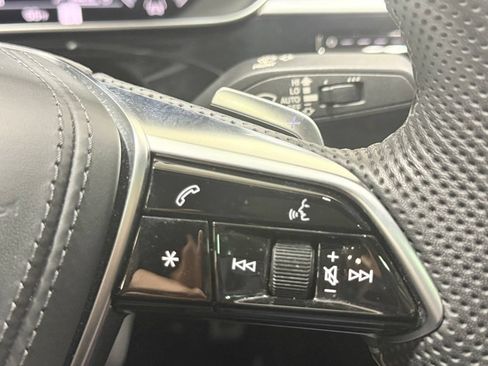 Used 2023 Audi S8 AWD/4WD image 23