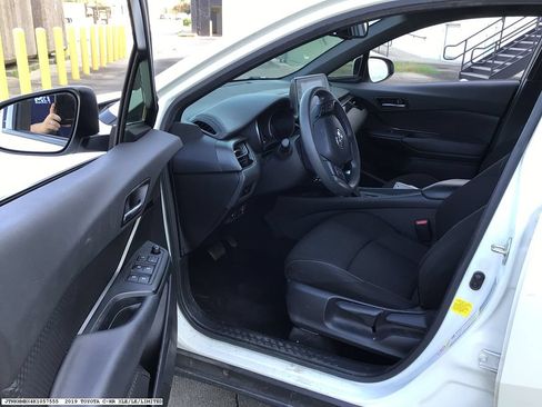 Used 2019 Toyota C-HR LE FWD image 8