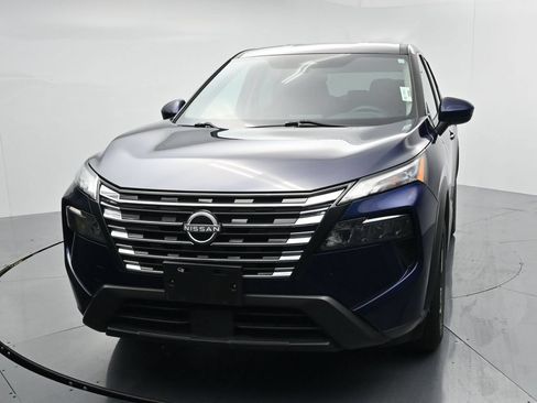 Used 2024 Nissan Rogue SV AWD/4WD image 3