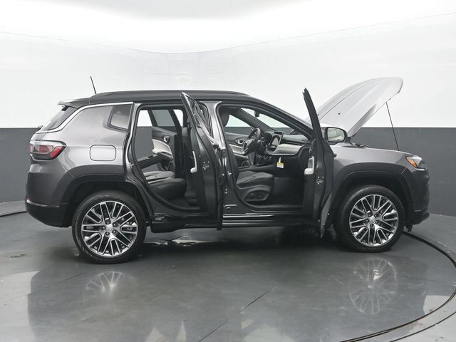 Used 2024 Jeep Compass Limited w/ Elite Group AWD/4WD image 53