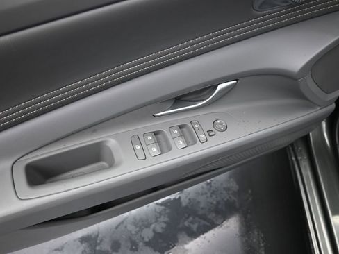 Certified 2025 Hyundai Elantra Sport image 32