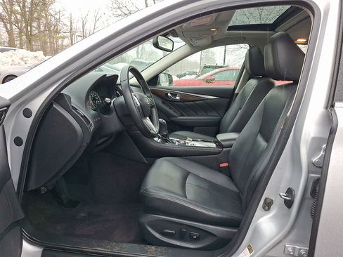 Used 2018 INFINITI Q50 Luxe w/ Essential Package (3.0T Luxe) image 3