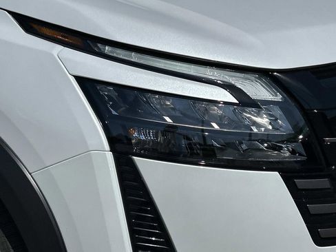 New 2026 Nissan Pathfinder Platinum w/ Lighting Package AWD/4WD image 10