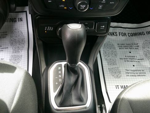 Used 2023 Jeep Renegade Latitude image 20